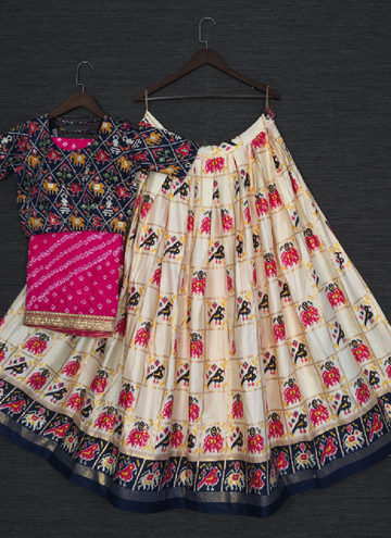 Women Wear White Pure Cotton Patola Print Chaniya Choli